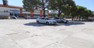 Burhaniyede Okul Bahçeleri Otoparka Açıldı