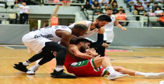 Tahincioğlu Basketbol Süper Ligi: Beşiktaş Sompo Japan: 61 - Pınar Karşıyaka: 57