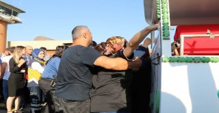 Şehit Yeğeninin Tabutuna Böyle Koştu