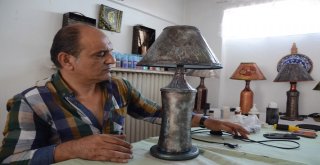 Atık Şişelerden Ürettiği Abajurlar, Ek Gelir Kapısı Oldu