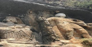 (Özel) 2 Bin 400 Yıl Önce Yapılan Adam Kayalar Görenleri Büyülüyor