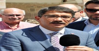 Arınç, Kapatılan Fetönün Öğrenci Yurdundaki Yenileme Çalışmalarını İnceledi