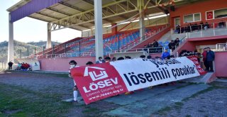 Lösemili Çocuklar Haftasına Dikkat Çekmek İçin Futbolcular Sahaya Maskeyle Çıktı