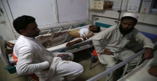 Afganistandaki İntihar Saldırısında Ölü Sayısı 68E Yükseldi