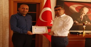 Kaymakam Çetin, Tayini Çıkan Vaiz Çelike Başarı Belgesi Verdi