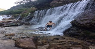 Şelaleler, Serinlemek İsteyenlerin Ve Fotoğraf Tutkunlarının İlgi Odağı Oldu