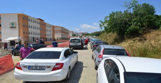 Öğrenciler Sınavın, Velileri Sıcak Havanın Terini Döktü