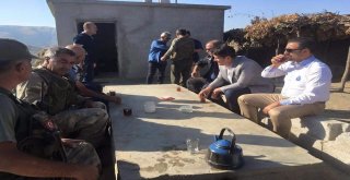 Kaymakam Alibeyoğlu Mehmetçikle Bayramlaştı