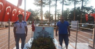 Batuhan Gümüş Madalyasıyla Şehit Ömer Halisdemirin Kabrini Ziyaret Etti
