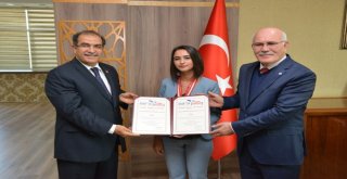 Uşak Üniversitesi Akademisyenlerinden Isıf 2018De Büyük Başarı