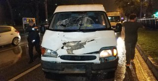 Minibüs Yayalara Çarptı: 1 Ölü, 1 Yaralı