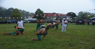 Yağmur Altındaki Güreşlerde Pehlivanlar Arasında Gerginlik
