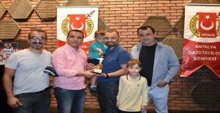 Gazeteciler Bowlingde Buluştu