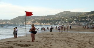 Alanyada Kırmızı Bayraklar Bile Turistleri Durduramadı