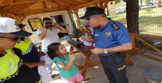 Çocuklar Kırmızı Düdük İle Sürücüleri Uyaracak