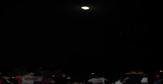 Kanlı Ay Büyüledi