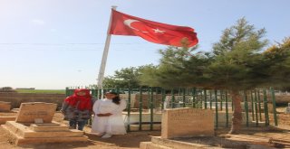 (Özel) Şehidin Yırtık Çoraplarıyla Türkiyeyi Ağlatan Kızları Kandile Türk Bayrağı Dikilmesini İstedi