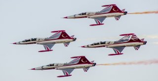 Türk Yıldızlarından Nefes Kesen Prova Uçuşu