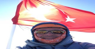 Anadolunun Zirvesi Erciyeste Uak-2018 Flaması Dalgalandı