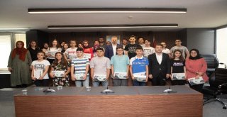 Lgsde Başarı Gösteren Öğrencilere Ödül