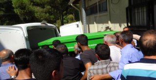 Gaziantepteki Kazada Ölenlerin Cenazeleri Ailelerine Teslim Ediliyor