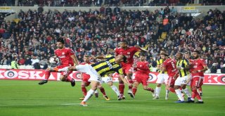 Spor Toto Süper Lig: Dg Sivasspor: 0 - Fenerbahçe: 0 (İlk Yarı)