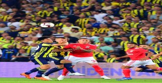 Şampiyonlar Ligi: Fenerbahçe: 0 - Benfica: 0 (Maç Devam Ediyor)