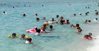 Alanyada Plajlar Tıklım Tıklım