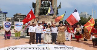 64 Ülkeden Gelen Kültür Elçileri, Danslarıyla Renkli Görüntüler Oluşturdu