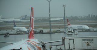 Atatürk Havalimanında Uçuşlara Şiddetli Yağış Engeli
