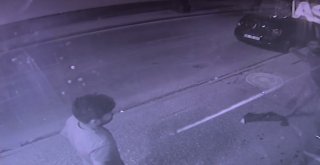 Kavaga Sırasında Sinirini Dükkandan Çıkardı