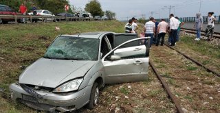 Kazada Yaralanan Polis Eşini Alnından Öperek Teselli Etti