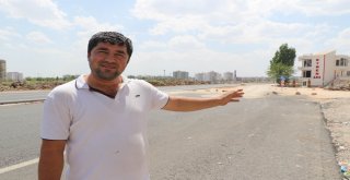 Vatandaş İnat Etti, Ev Yolun Ortasında Kaldı