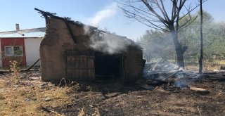 Temizlik Yaparken Evini Yaktı