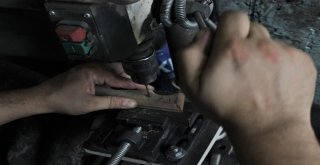 Bursa Bıçaklarıyla Tıraş Bile Yapılıyor