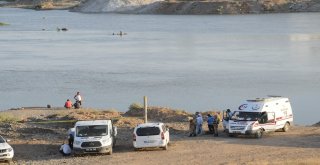Dicle Nehrine Giren 2 İşçi Kayboldu