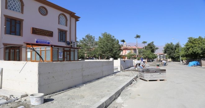 İbadethanelerin Çevre Düzenleme Çalışmaları Devam Ediyor