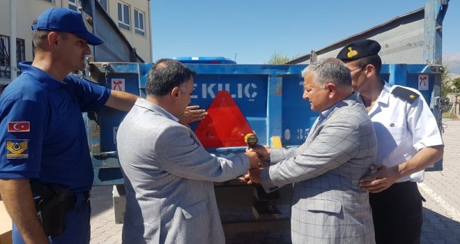 Develide 75 Traktöre Reflektör Takıldı