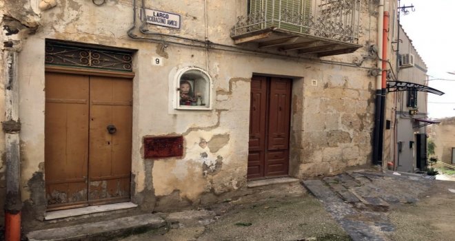 İtalyanın Mussomeli Kentinde Yazlık Evler 1 Euro