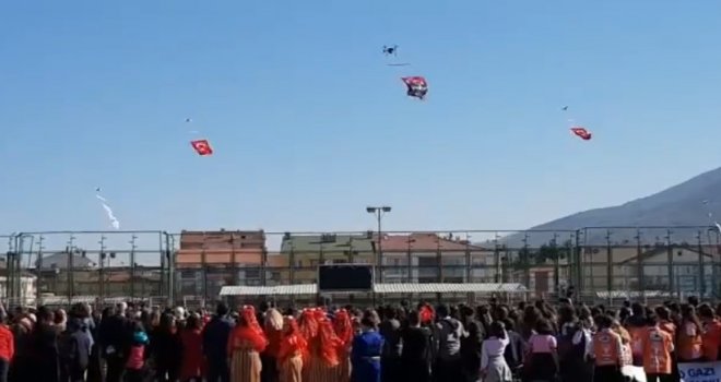 Gemlikte Dronelu 29 Ekim Gösterisi