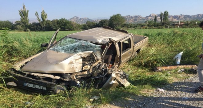 Nazillide Trafik Kazası; 3 Yaralı