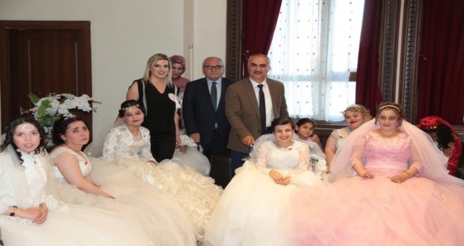 Engelli Genç Kızların Gelinlik Hayali Gerçek Oldu