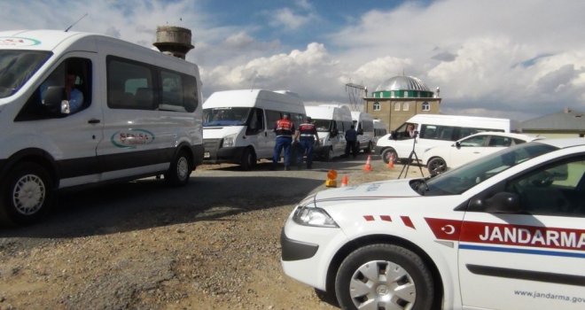 Ercişte Jandarma Trafik Timlerinden Öğrenci Taşıyan Servis Araçlarına Sıkı Denetim