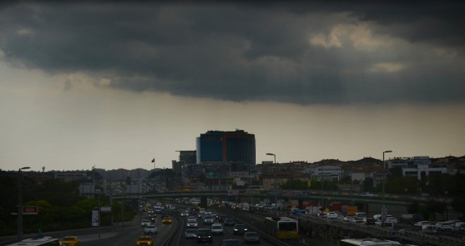 İstanbulu Kara Bulutlar Sardı