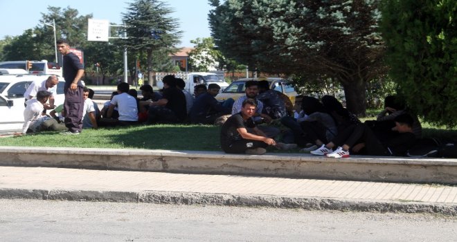 İstanbul Yerine Elazığda Bırakılan Afganlılar Ortada Kaldı
