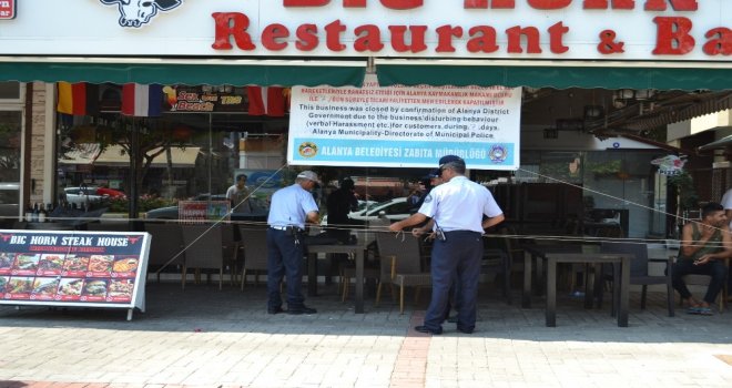 Turizm Merkezinde Mühürlenen İşyerlerine İngilizce Pankartlı İfşa