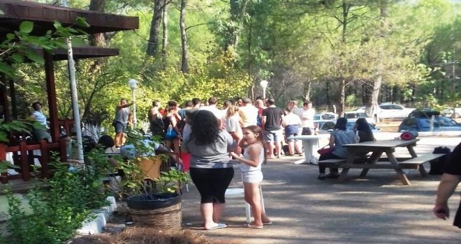 Akyakadaki Orman Kampına Giremeyince Geri Döndüler