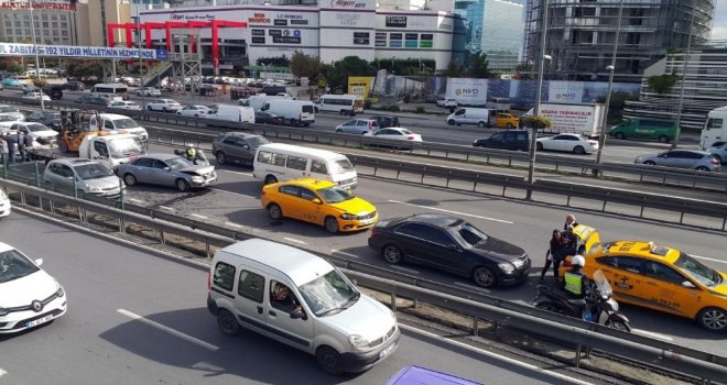 E-5 Karayolunda Zincirleme Trafik Kazası: 2 Yaralı