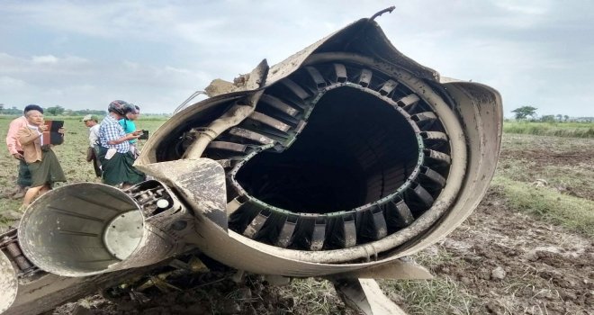 Myanmarda Askeri Uçaklar Çarpıştı: 3 Ölü