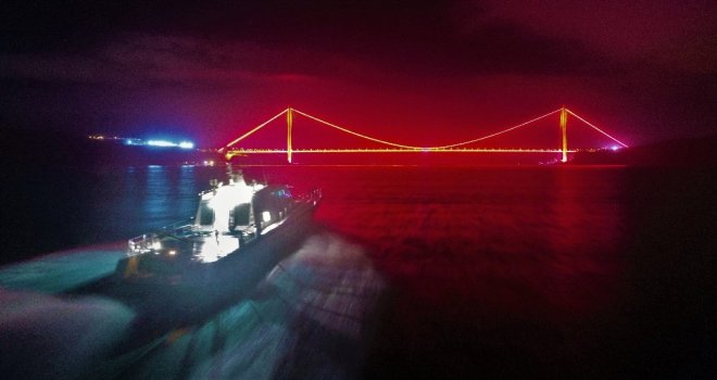 (Özel) İstanbul Boğazında Film Sahnelerini Aratmayan Balık Denetimi